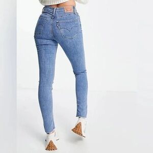 Levi’s - 721 High Rise Raw Hem Skinny Jeans in Classic Blue